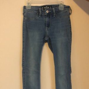 Low rise, dark wash Hollister jeans. Size 00s.